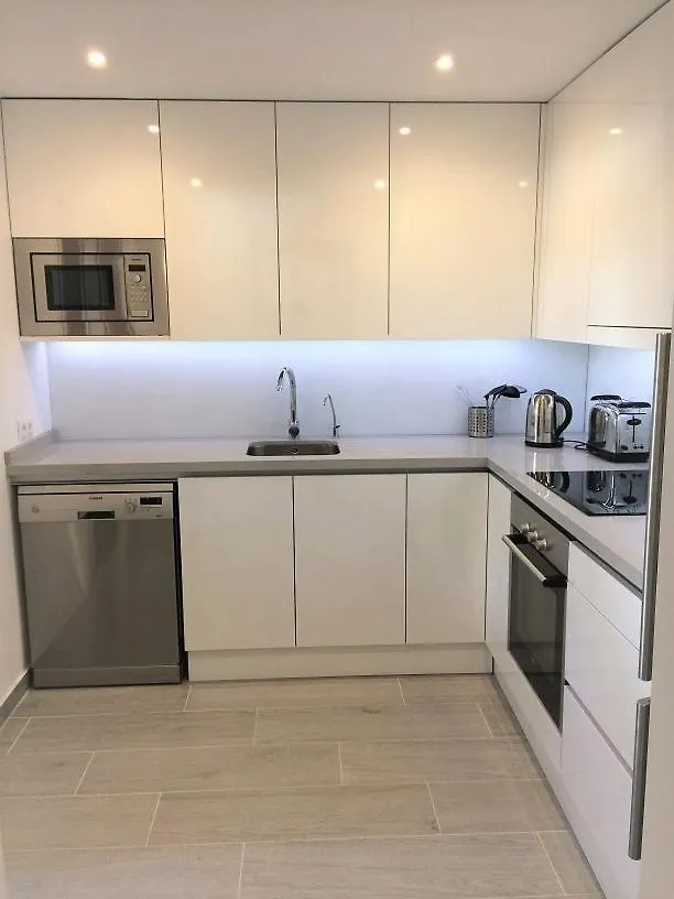 1264: 3 Bed Townhouse In Monte Biarritz Paraiso إِستيبونا