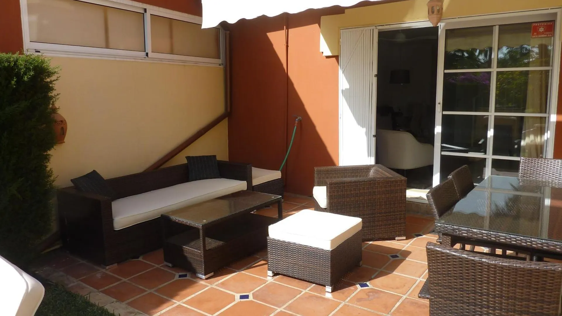 1264: 3 Bed Townhouse In Monte Biarritz Paraiso إِستيبونا إسبانيا