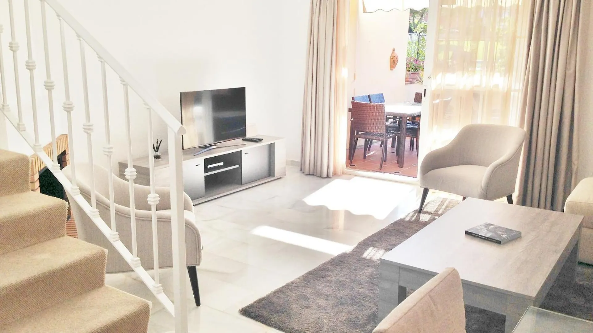 1264: 3 Bed Townhouse In Monte Biarritz Paraiso إِستيبونا