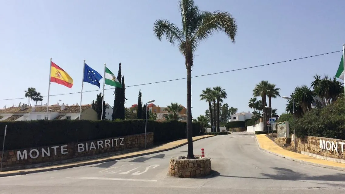 1264: 3 Bed Townhouse In Monte Biarritz Paraiso Estepona Appartamento